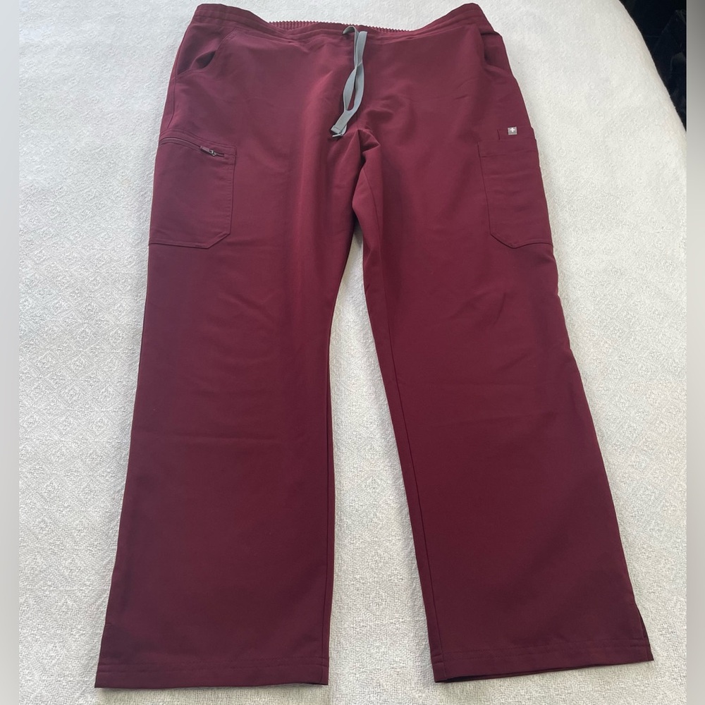Figs Maroon ‎ Cargo Pants Scrubs ~ Size XL/P
Healthcare or Medical Staff
